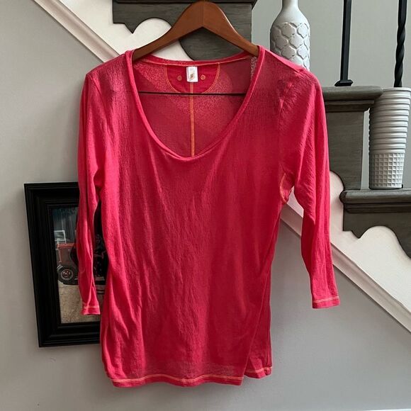Lucy Tissue Weight Watermelon Scoop Neck Athletic Yoga Shirt sz L - Picture 1 of 4